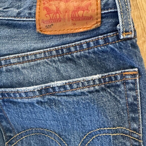 LEVIS 501 BUTTON FLY SZ 26 X 32 100 % COTTON STRAIGHT - Picture 5 of 5